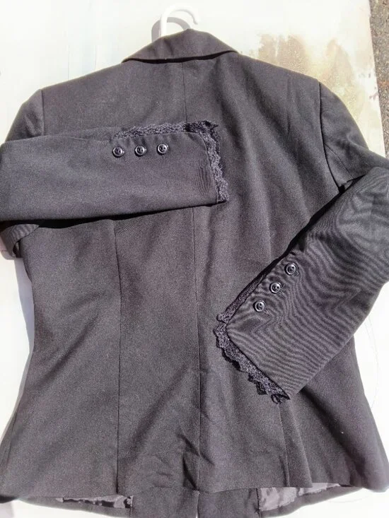 Women's Blazer, by Oscar De la Renta - Picture 8 of 8